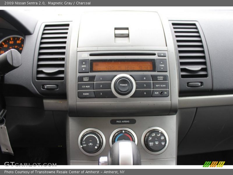 Magnetic Gray / Charcoal 2009 Nissan Sentra 2.0