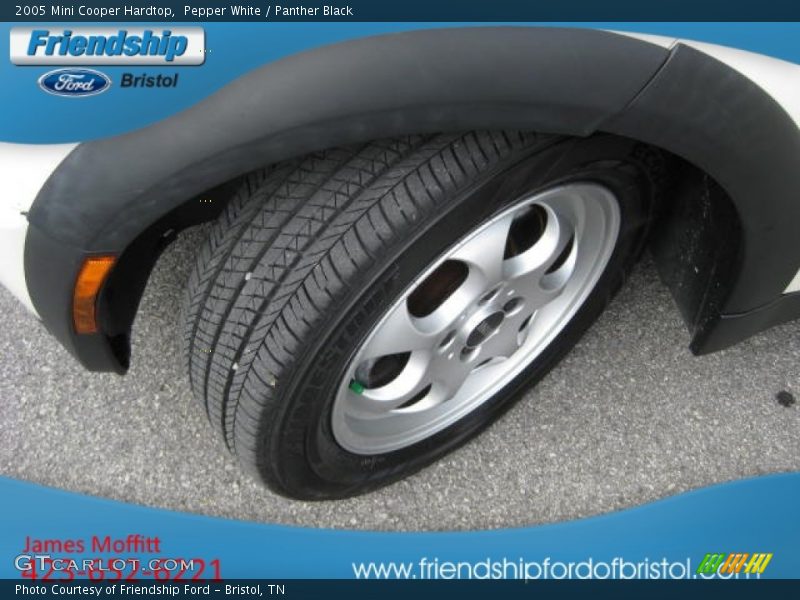Pepper White / Panther Black 2005 Mini Cooper Hardtop
