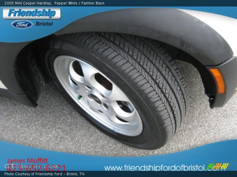 Pepper White / Panther Black 2005 Mini Cooper Hardtop