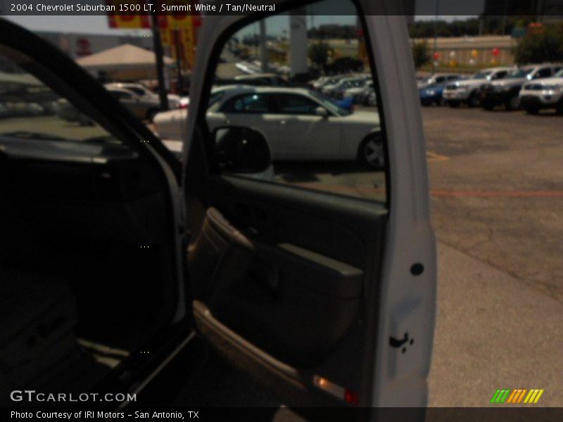 Summit White / Tan/Neutral 2004 Chevrolet Suburban 1500 LT