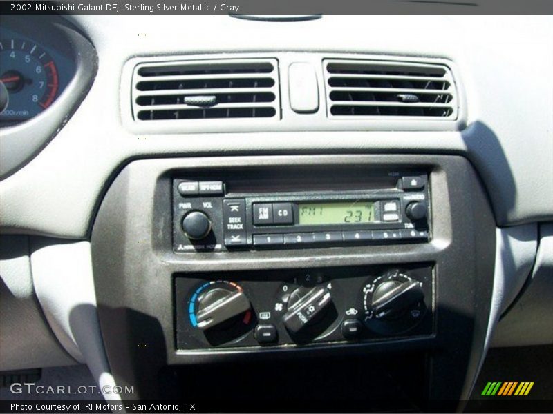 Sterling Silver Metallic / Gray 2002 Mitsubishi Galant DE