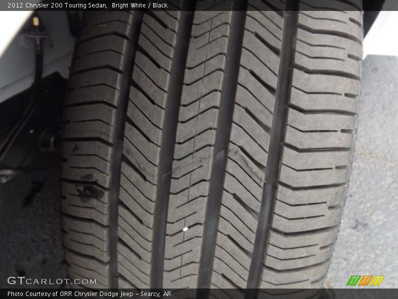 Bright White / Black 2012 Chrysler 200 Touring Sedan