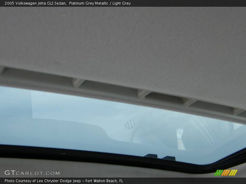 Platinum Grey Metallic / Light Grey 2005 Volkswagen Jetta GLS Sedan