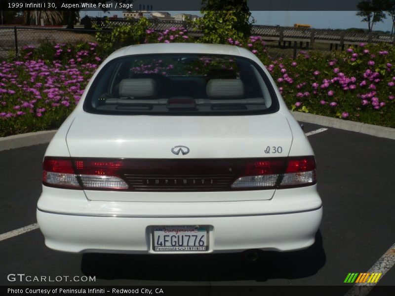 Aspen White Pearl / Sage 1999 Infiniti I 30