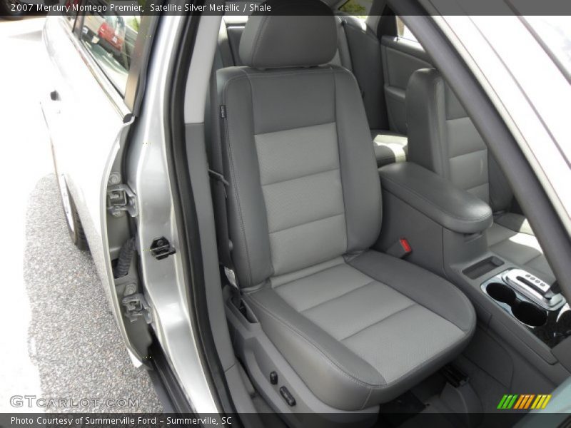 Front Seat of 2007 Montego Premier