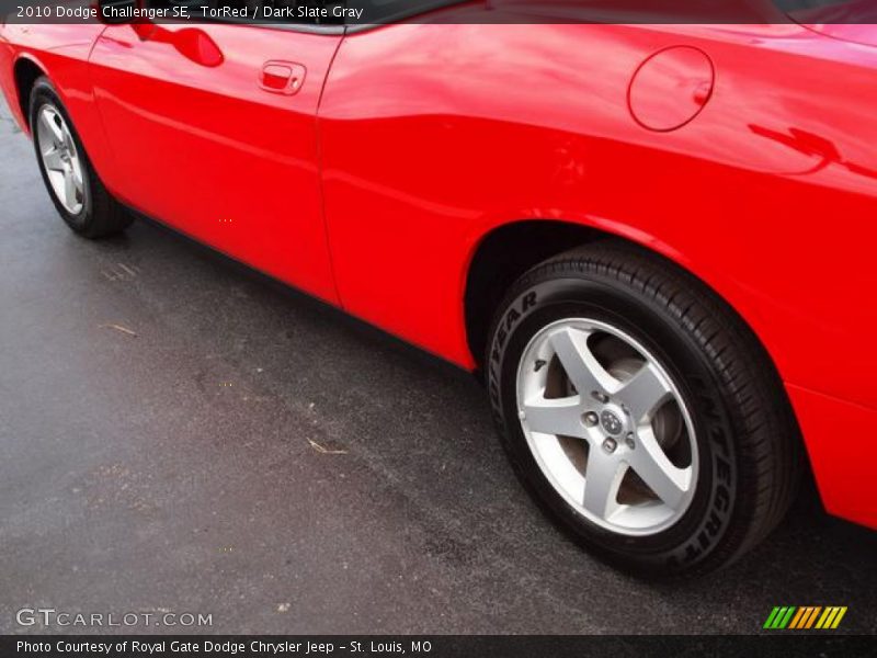 TorRed / Dark Slate Gray 2010 Dodge Challenger SE