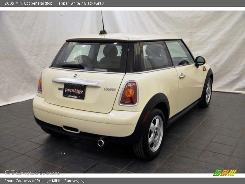 Pepper White / Black/Grey 2009 Mini Cooper Hardtop