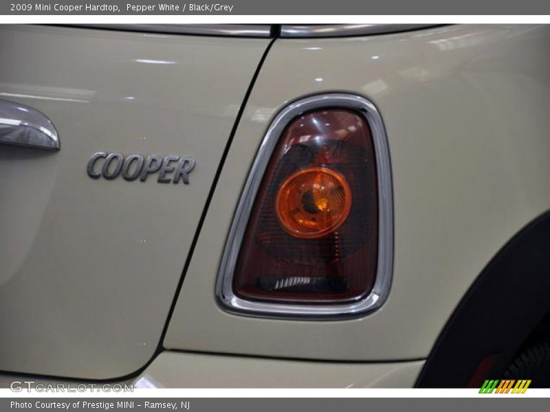 Pepper White / Black/Grey 2009 Mini Cooper Hardtop