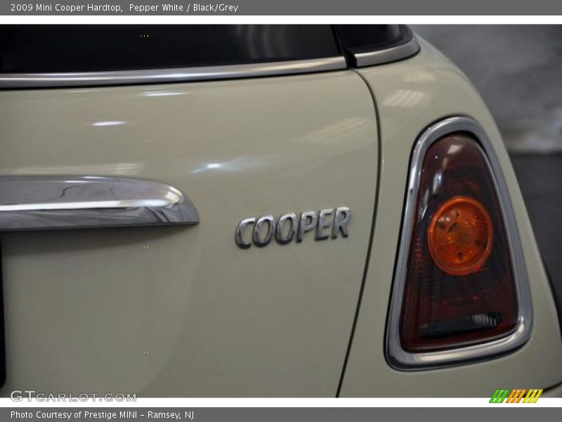 Pepper White / Black/Grey 2009 Mini Cooper Hardtop