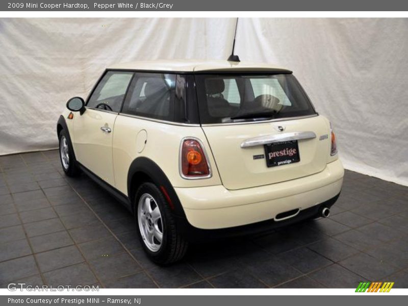 Pepper White / Black/Grey 2009 Mini Cooper Hardtop