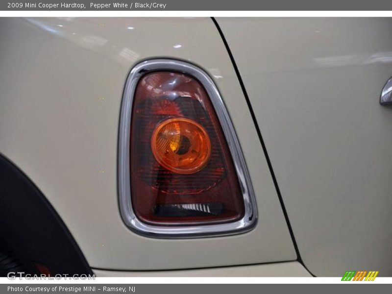 Pepper White / Black/Grey 2009 Mini Cooper Hardtop