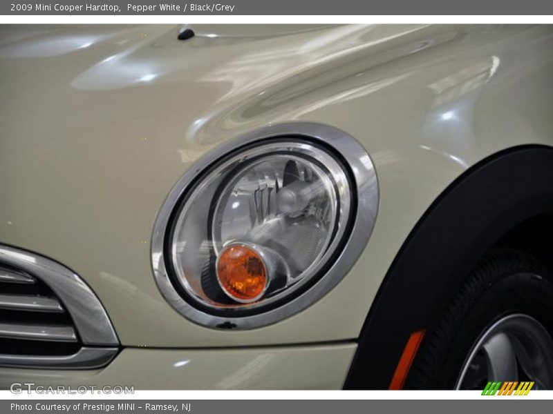 Pepper White / Black/Grey 2009 Mini Cooper Hardtop