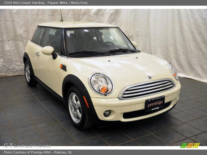 Pepper White / Black/Grey 2009 Mini Cooper Hardtop