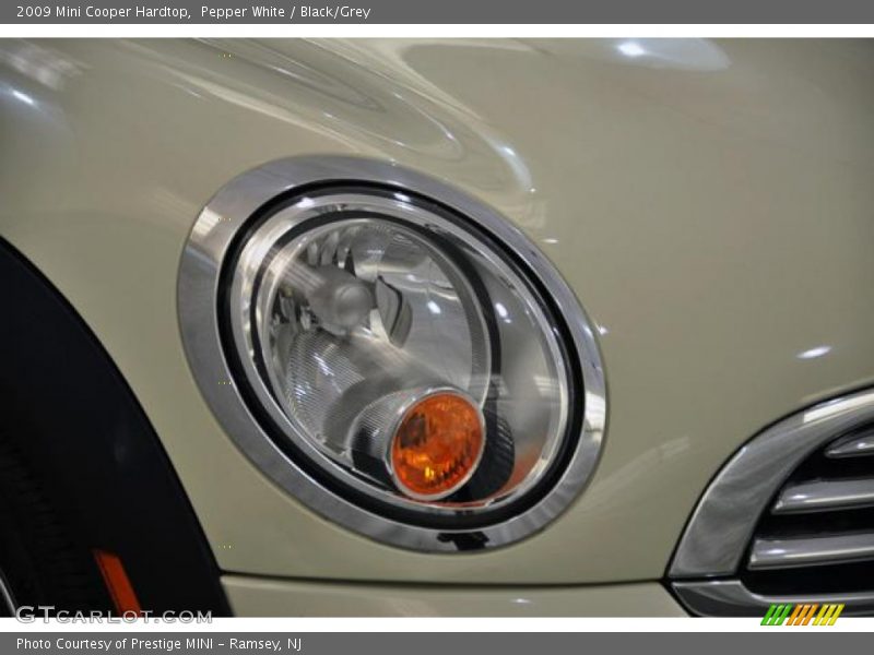 Pepper White / Black/Grey 2009 Mini Cooper Hardtop