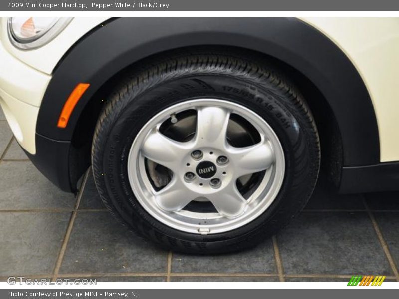 Pepper White / Black/Grey 2009 Mini Cooper Hardtop