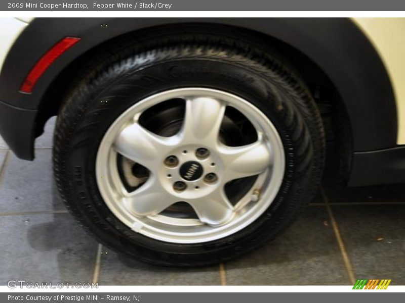 Pepper White / Black/Grey 2009 Mini Cooper Hardtop