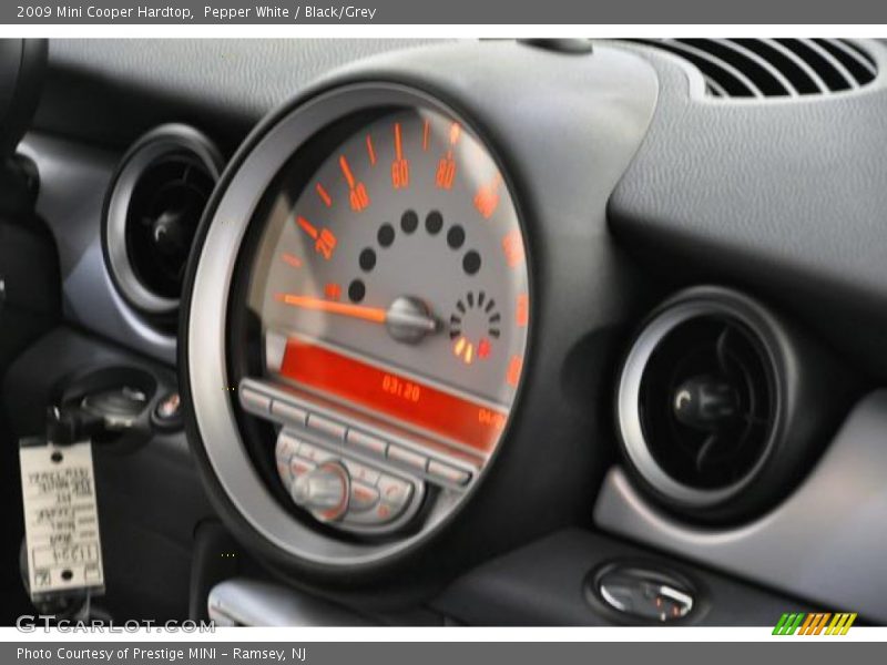 Pepper White / Black/Grey 2009 Mini Cooper Hardtop