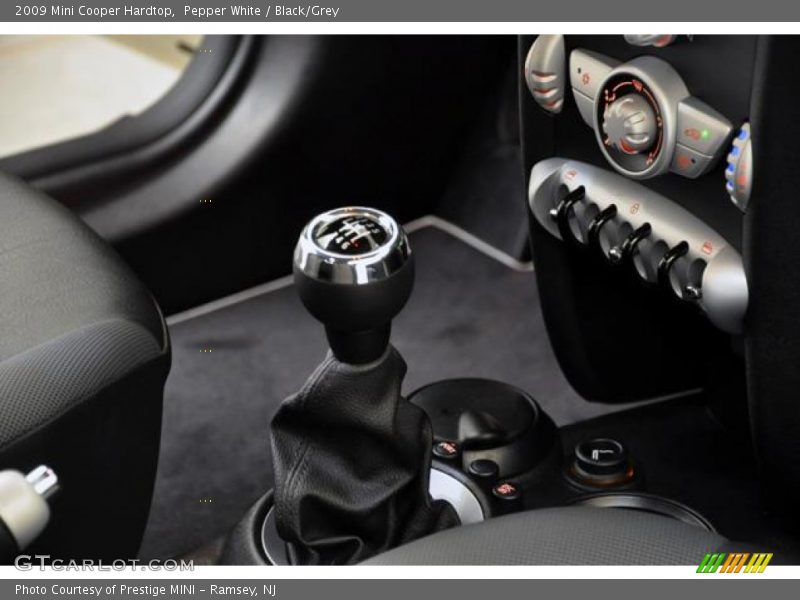 Pepper White / Black/Grey 2009 Mini Cooper Hardtop