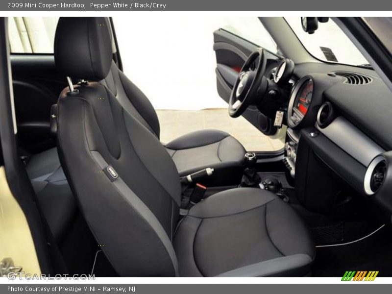 Pepper White / Black/Grey 2009 Mini Cooper Hardtop