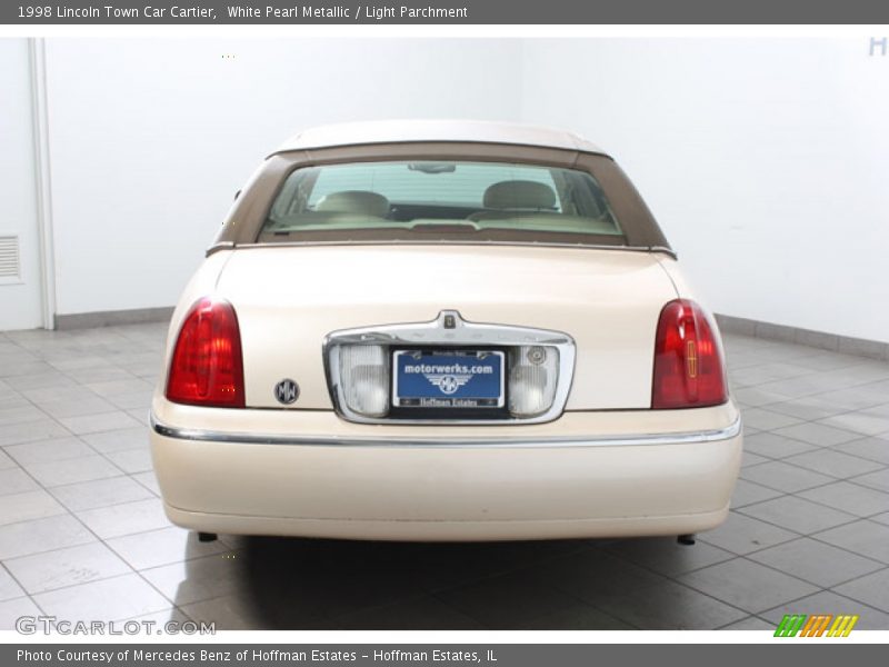White Pearl Metallic / Light Parchment 1998 Lincoln Town Car Cartier