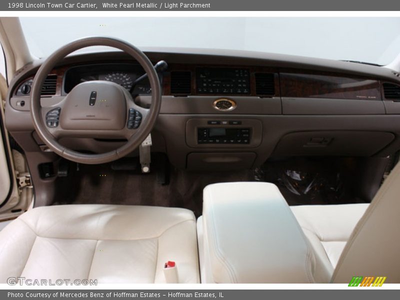 White Pearl Metallic / Light Parchment 1998 Lincoln Town Car Cartier