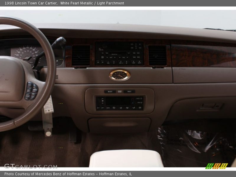 White Pearl Metallic / Light Parchment 1998 Lincoln Town Car Cartier