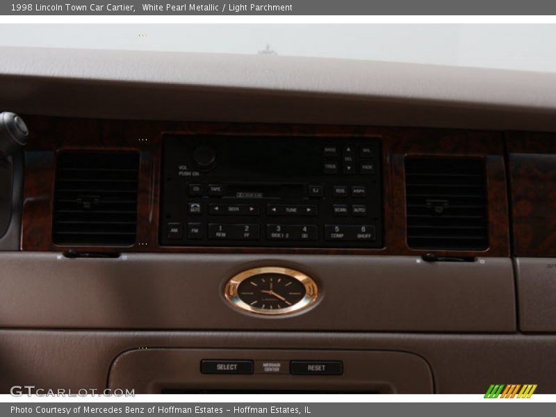 White Pearl Metallic / Light Parchment 1998 Lincoln Town Car Cartier
