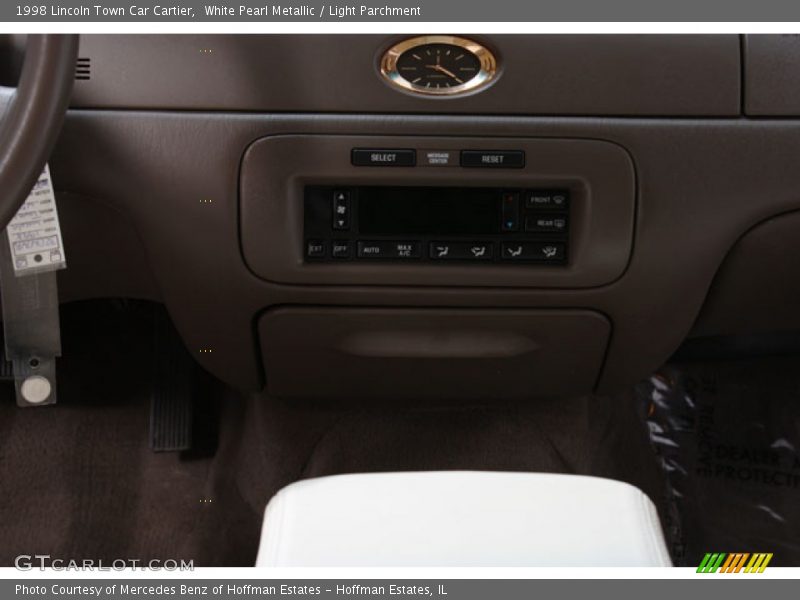 White Pearl Metallic / Light Parchment 1998 Lincoln Town Car Cartier