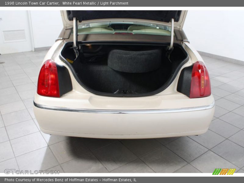 White Pearl Metallic / Light Parchment 1998 Lincoln Town Car Cartier