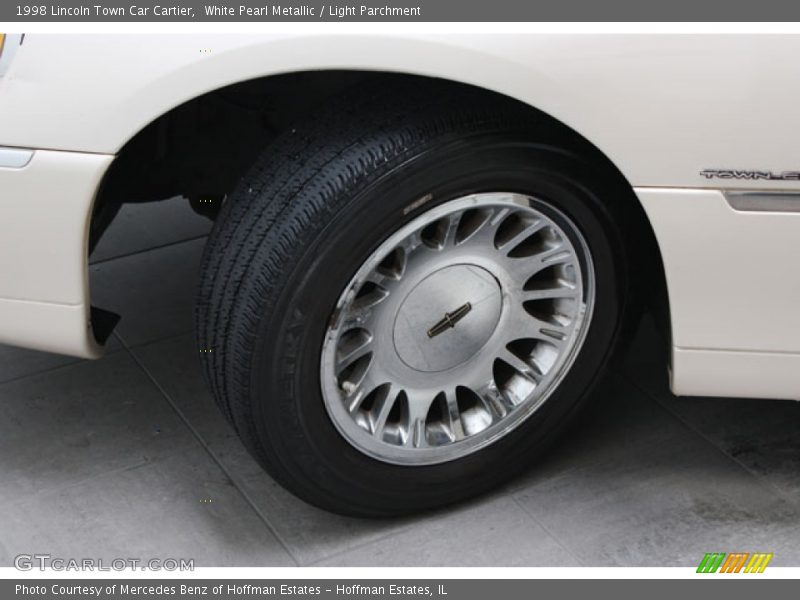 White Pearl Metallic / Light Parchment 1998 Lincoln Town Car Cartier