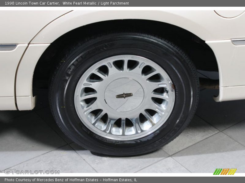 White Pearl Metallic / Light Parchment 1998 Lincoln Town Car Cartier