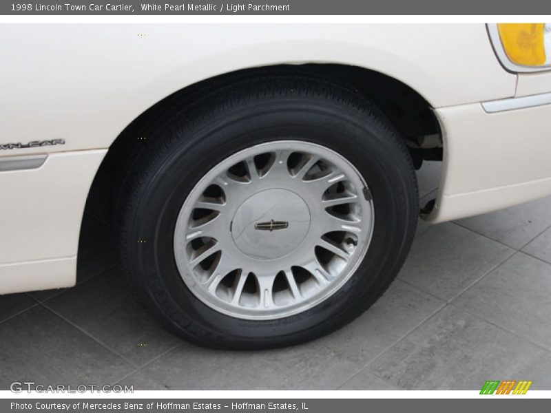 White Pearl Metallic / Light Parchment 1998 Lincoln Town Car Cartier