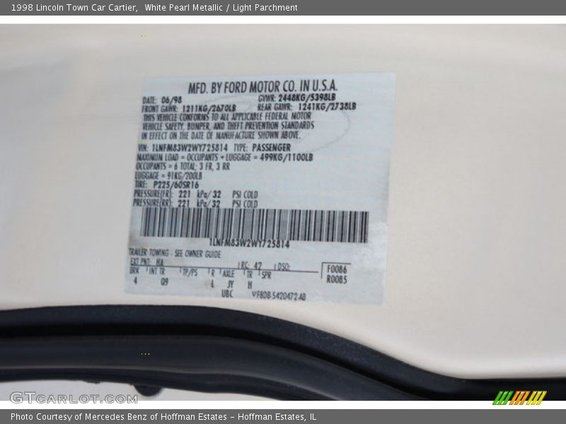 White Pearl Metallic / Light Parchment 1998 Lincoln Town Car Cartier