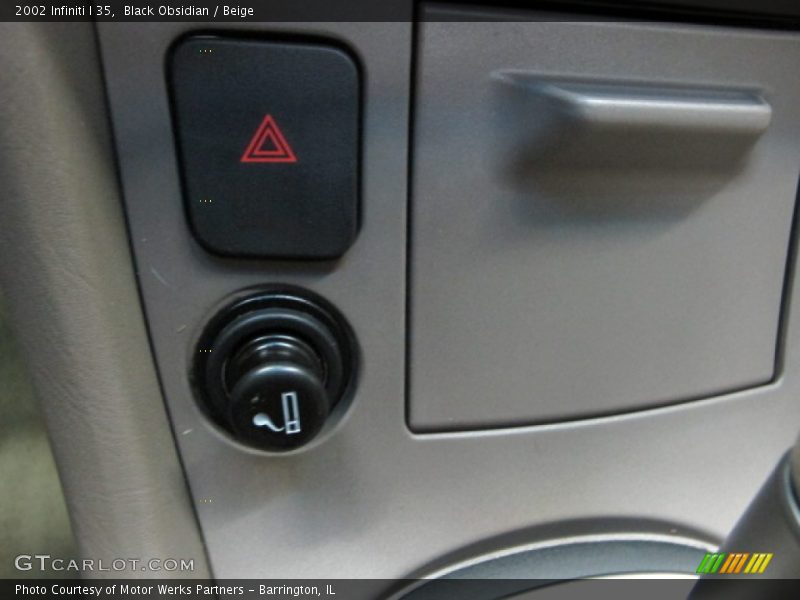 Black Obsidian / Beige 2002 Infiniti I 35