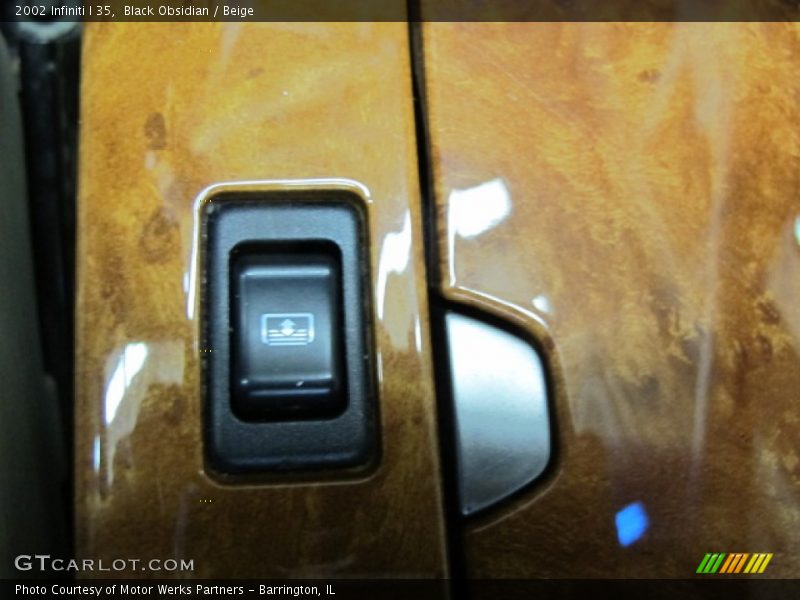 Black Obsidian / Beige 2002 Infiniti I 35