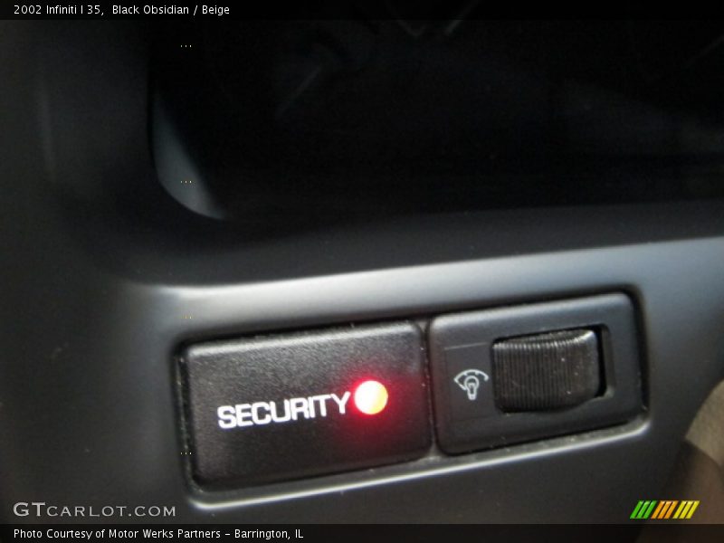 Black Obsidian / Beige 2002 Infiniti I 35