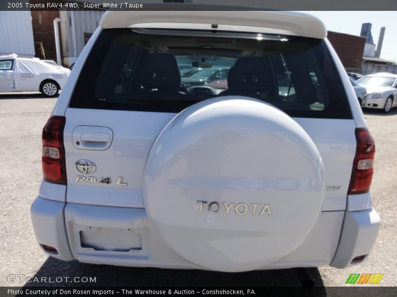 Super White / Taupe 2005 Toyota RAV4 4WD