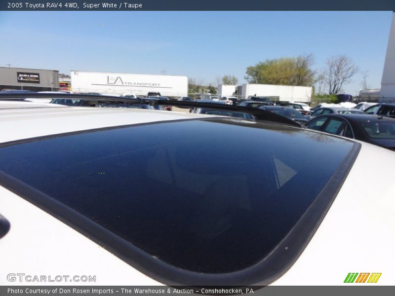 Super White / Taupe 2005 Toyota RAV4 4WD