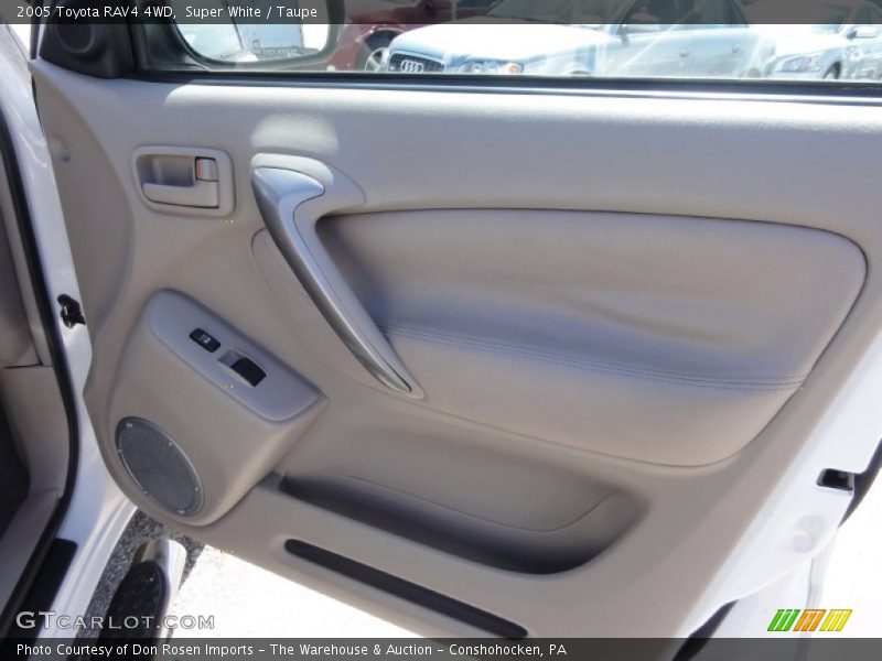 Super White / Taupe 2005 Toyota RAV4 4WD