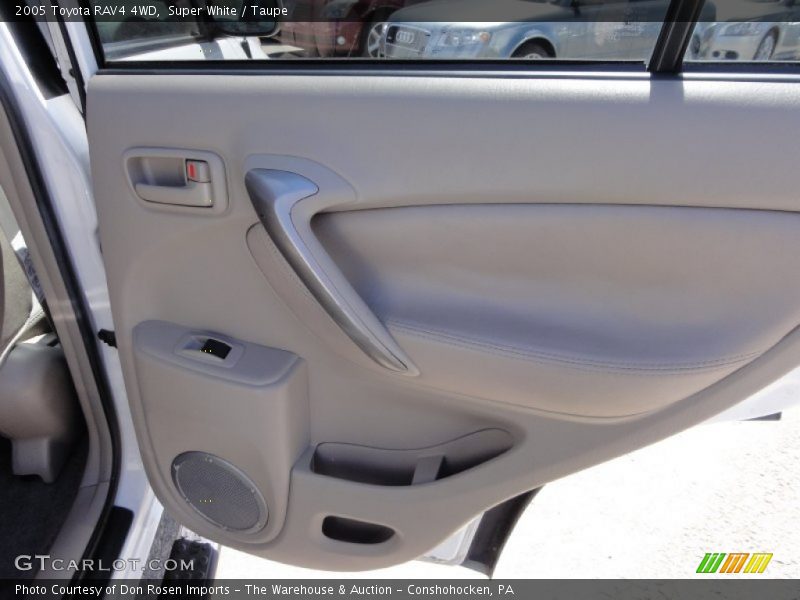 Super White / Taupe 2005 Toyota RAV4 4WD