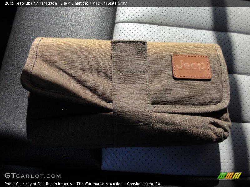 Black Clearcoat / Medium Slate Gray 2005 Jeep Liberty Renegade