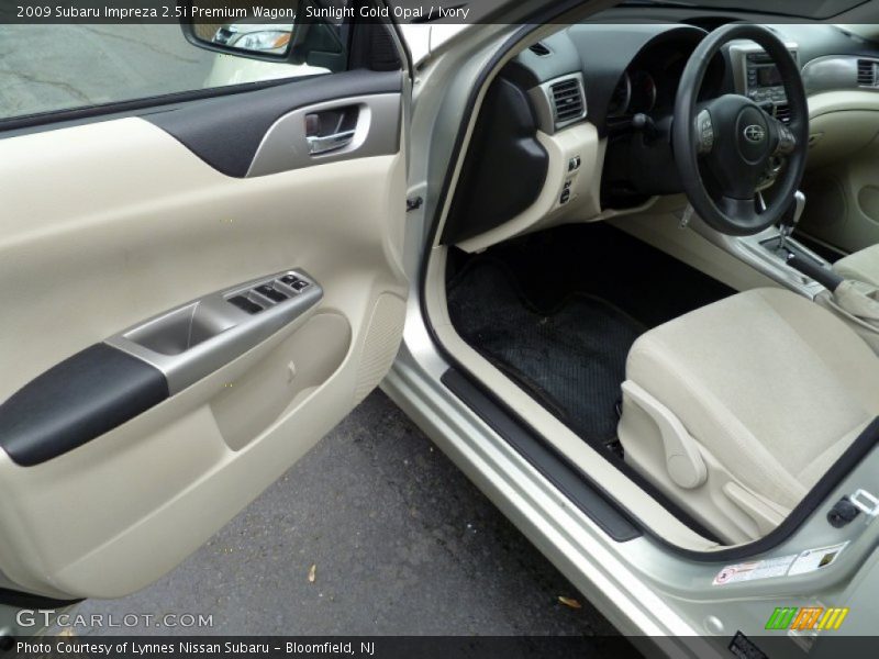 Sunlight Gold Opal / Ivory 2009 Subaru Impreza 2.5i Premium Wagon