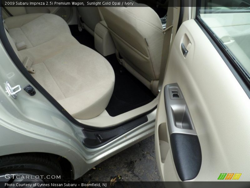 Sunlight Gold Opal / Ivory 2009 Subaru Impreza 2.5i Premium Wagon