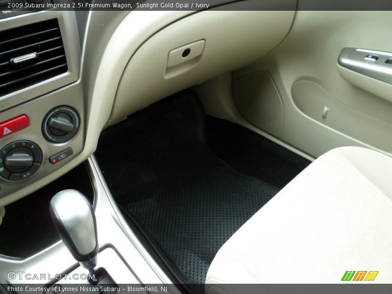 Sunlight Gold Opal / Ivory 2009 Subaru Impreza 2.5i Premium Wagon