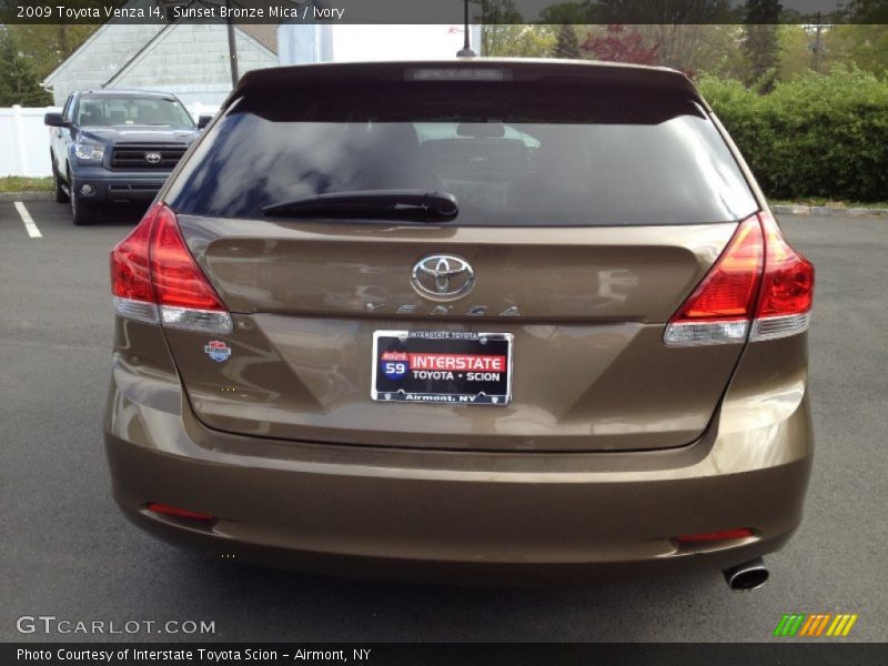 Sunset Bronze Mica / Ivory 2009 Toyota Venza I4