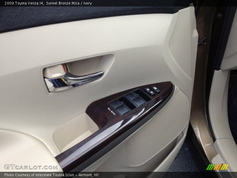 Sunset Bronze Mica / Ivory 2009 Toyota Venza I4