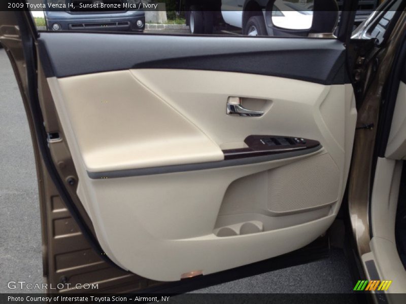 Sunset Bronze Mica / Ivory 2009 Toyota Venza I4