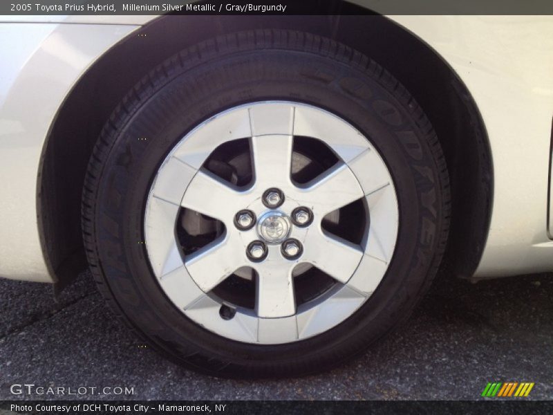 Millenium Silver Metallic / Gray/Burgundy 2005 Toyota Prius Hybrid