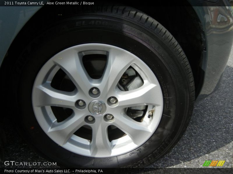 Aloe Green Metallic / Bisque 2011 Toyota Camry LE