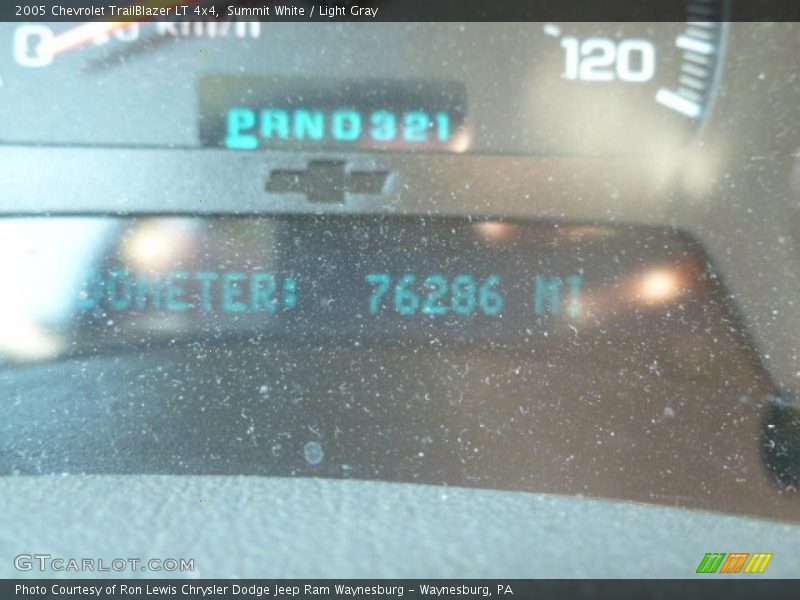 Summit White / Light Gray 2005 Chevrolet TrailBlazer LT 4x4